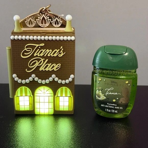 Bath & Body Works, Disney Tiana's Place Light-Up Pocketbac Holder & Hand - Picture 1 of 6